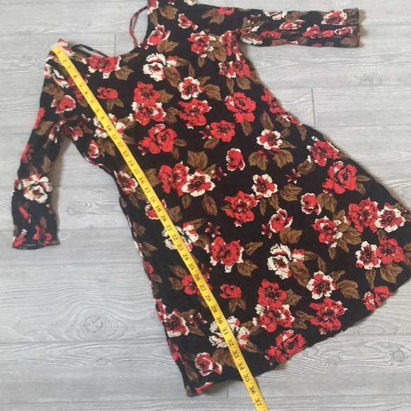 DEX Floral Dress with Back Detail in Lightweight Crinkle Rayon Red Black Cream - Picture 9 of 12